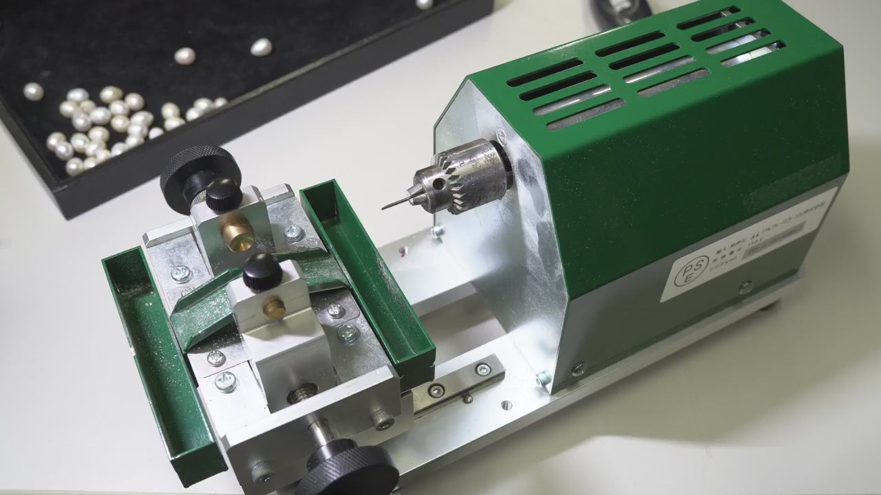 Professional pearl drilling lathe for 3–20 mm pearls with alignment jig, catch trays, brass holders, and adjustable Jacobs chuck VIDEO